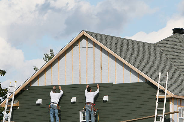 Professional Siding Installation technician working in Corinth, TX